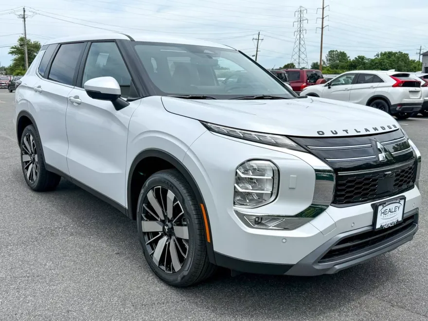 2025 Mitsubishi Outlander SE Ralliart photo 1