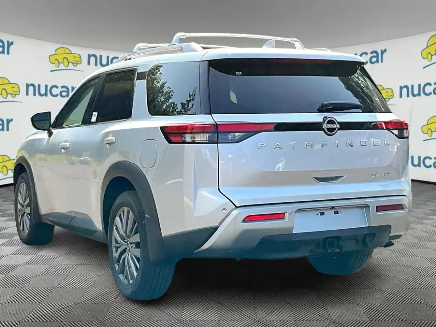 2025 Nissan Pathfinder SL photo 1