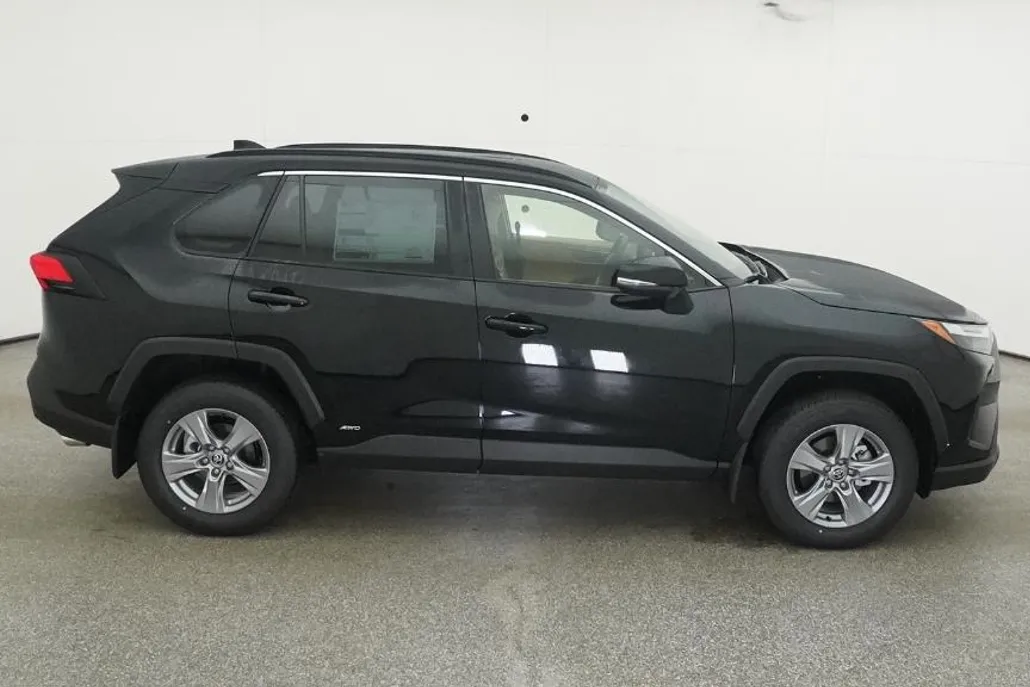 2025 Toyota RAV4 Hybrid LE photo 1