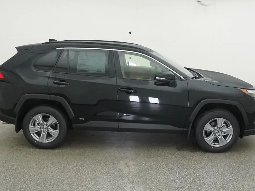 2025 Toyota RAV4 Hybrid LE photo 1