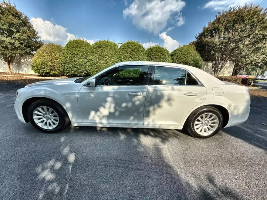 2014 Chrysler 300 photo 1