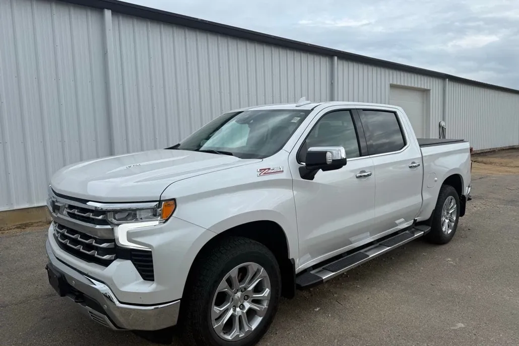 2024 Chevrolet Silverado 1500 LTZ photo 1
