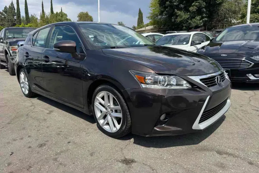 2014 Lexus CT 200h photo 1