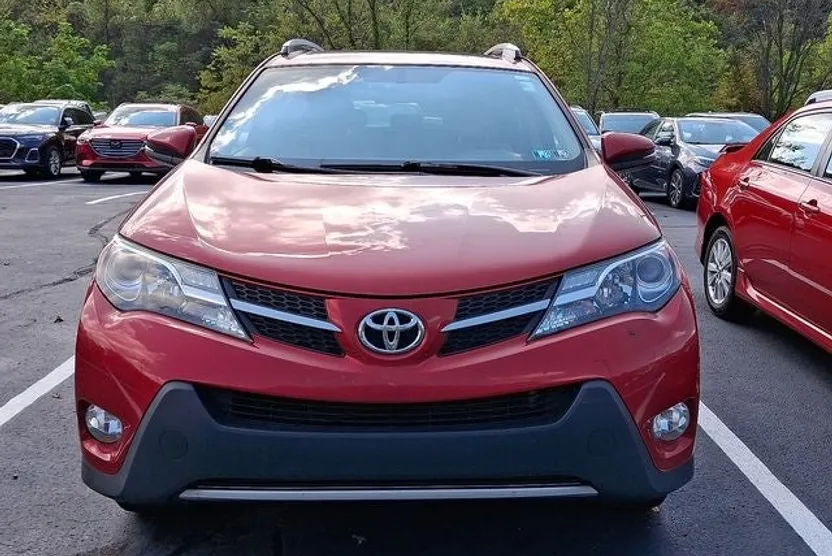 2013 Toyota RAV4 XLE photo 1
