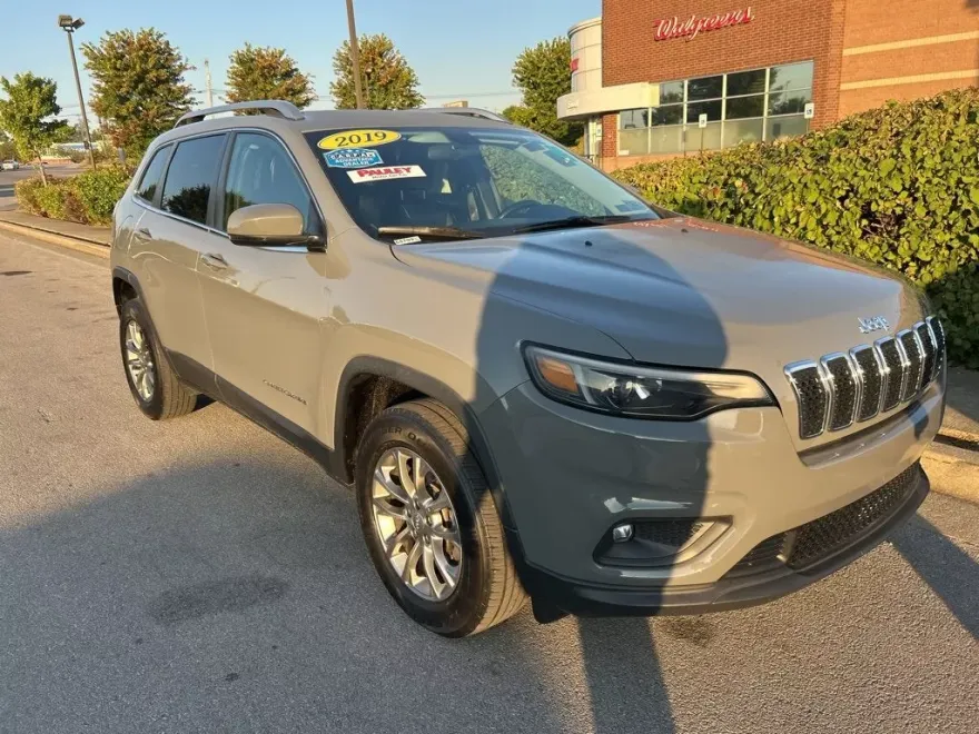 2019 Jeep Cherokee Latitude photo 1