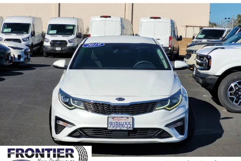 2019 Kia Optima LX photo 1