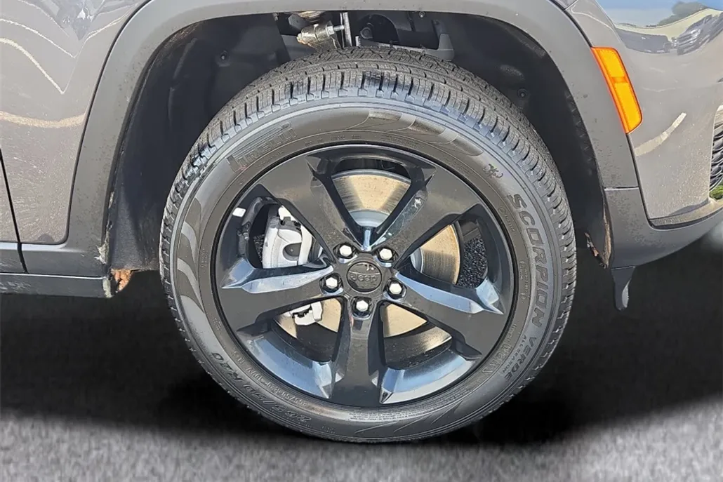 2025 Jeep Grand Cherokee Limited photo 1