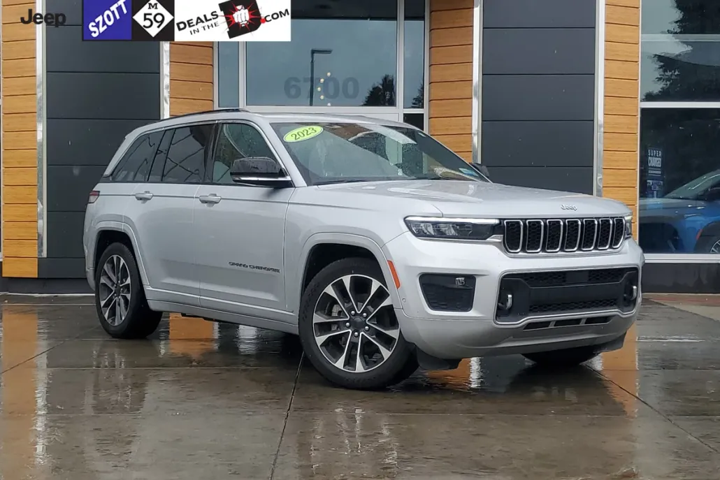 2023 Jeep Grand Cherokee Overland photo 1