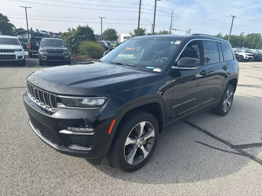 2023 Jeep Grand Cherokee Limited photo 1