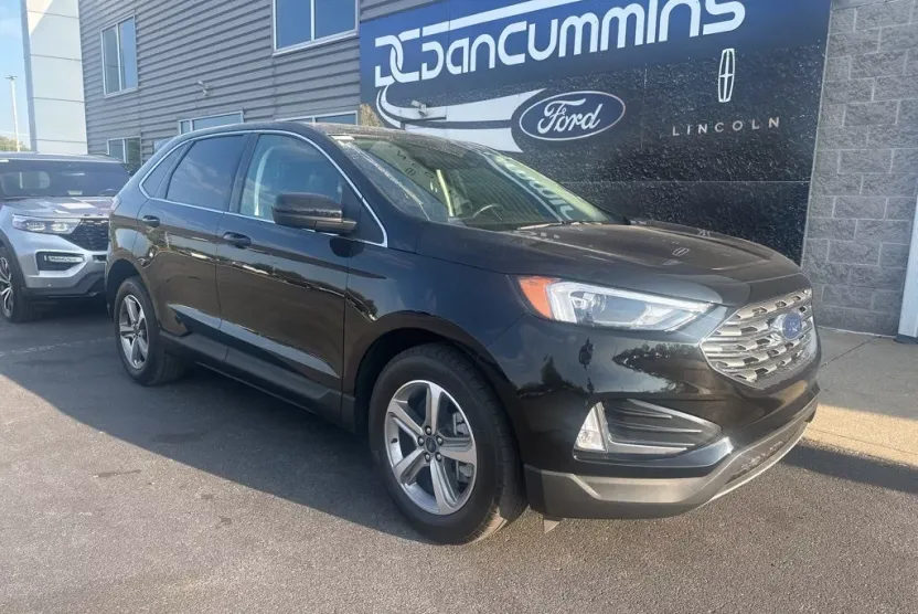 2022 Ford Edge SEL photo 1