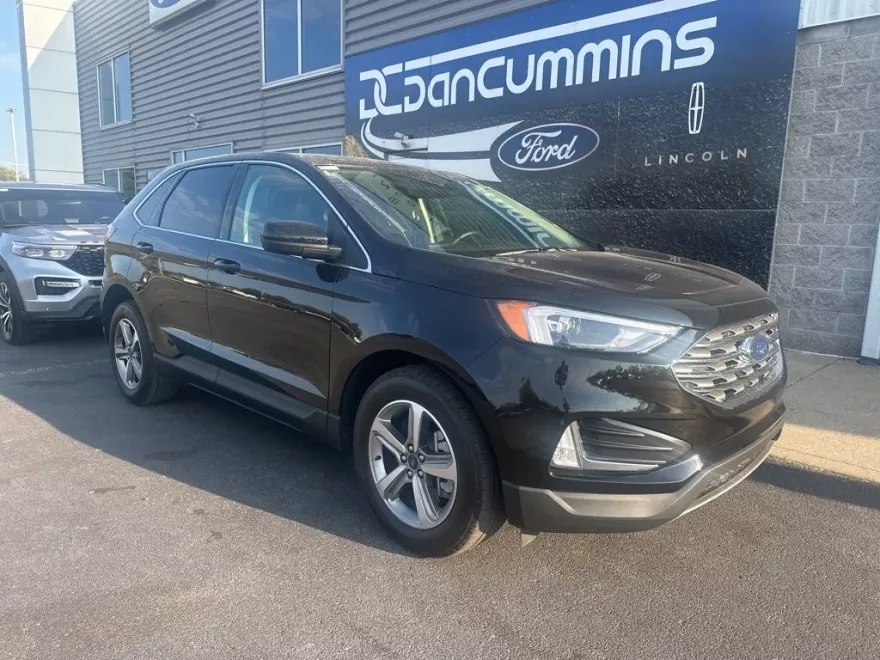 2022 Ford Edge SEL photo 1