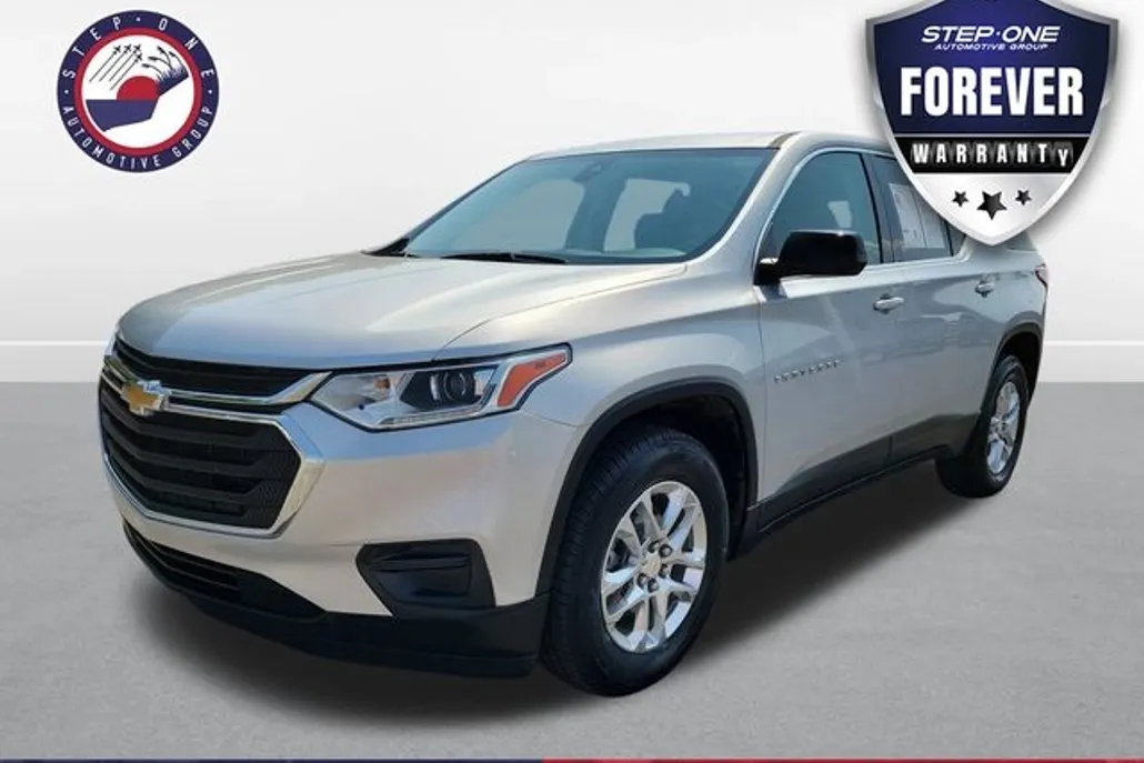 2021 Chevrolet Traverse LS photo 1
