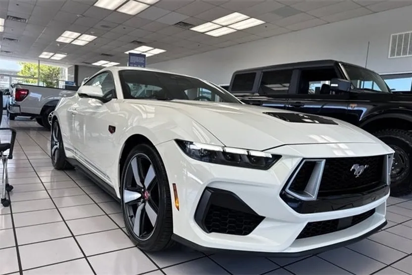 2025 Ford Mustang GT Premium photo 1