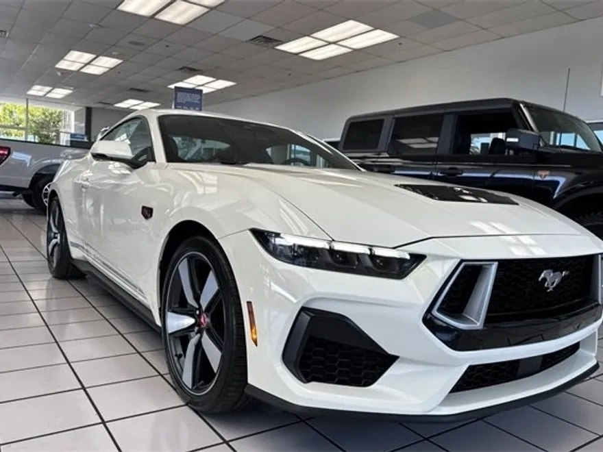 2025 Ford Mustang GT Premium photo 1