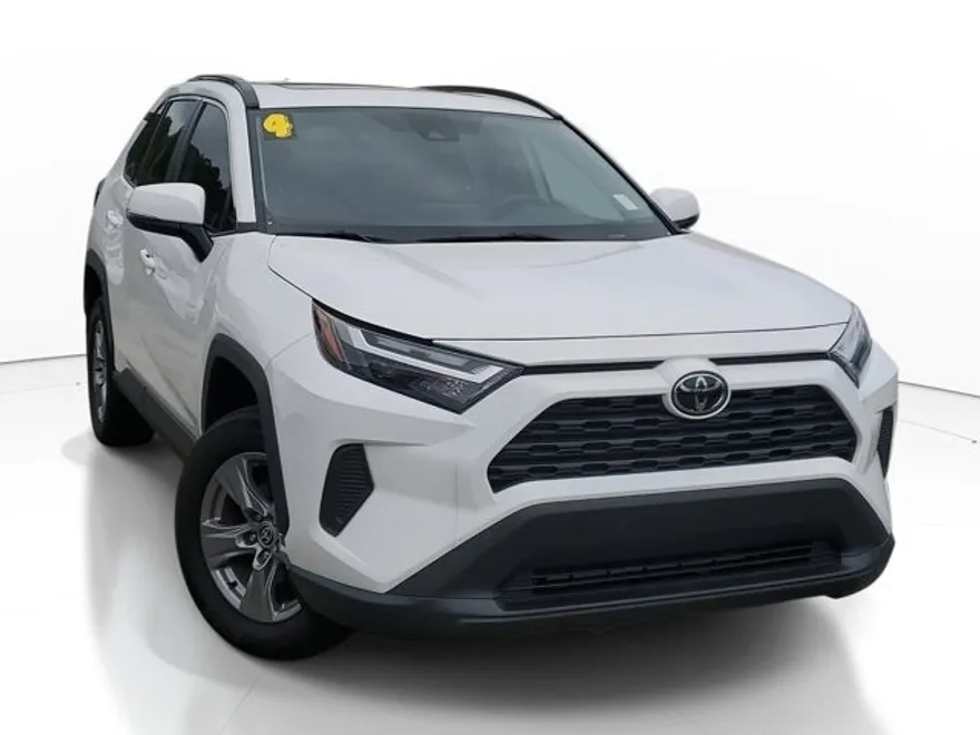 2024 Toyota RAV4 XLE photo 1