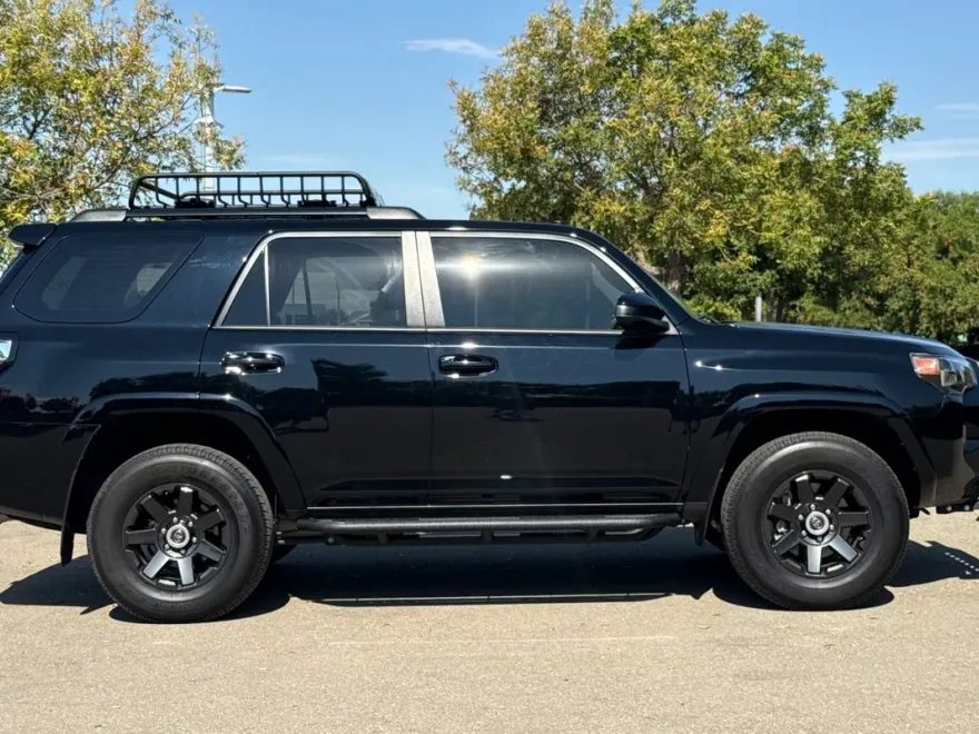 2022 Toyota 4Runner SR5 Trail photo 1