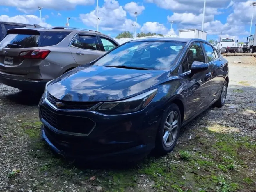 2018 Chevrolet Cruze LT photo 1