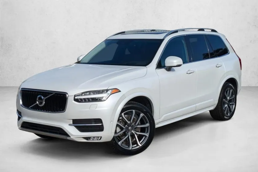2019 Volvo XC90 T6 AWD Momentum photo 1