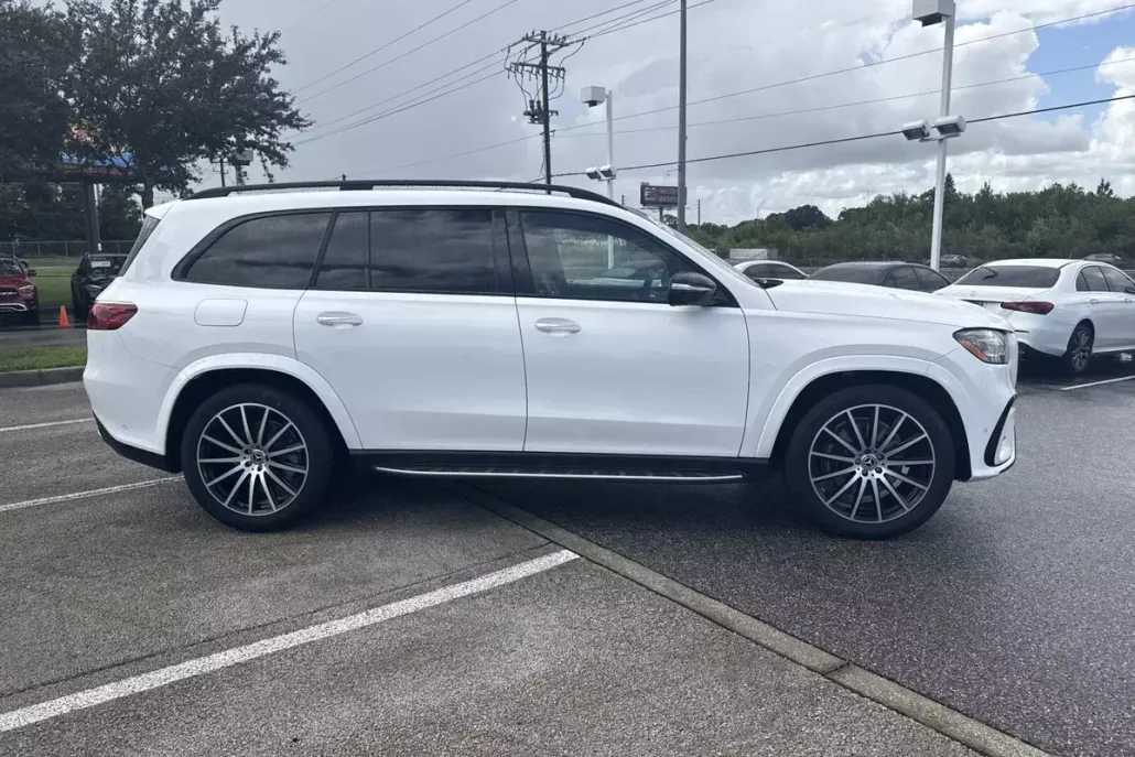 2024 Mercedes Benz GLS 450 4MATIC photo 1