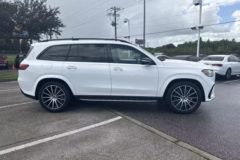 2024 Mercedes Benz GLS 450 4MATIC photo 1