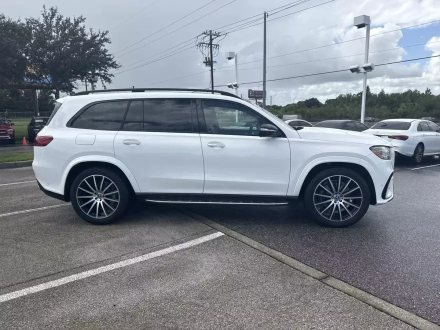 2024 Mercedes Benz GLS 450 4MATIC photo 1