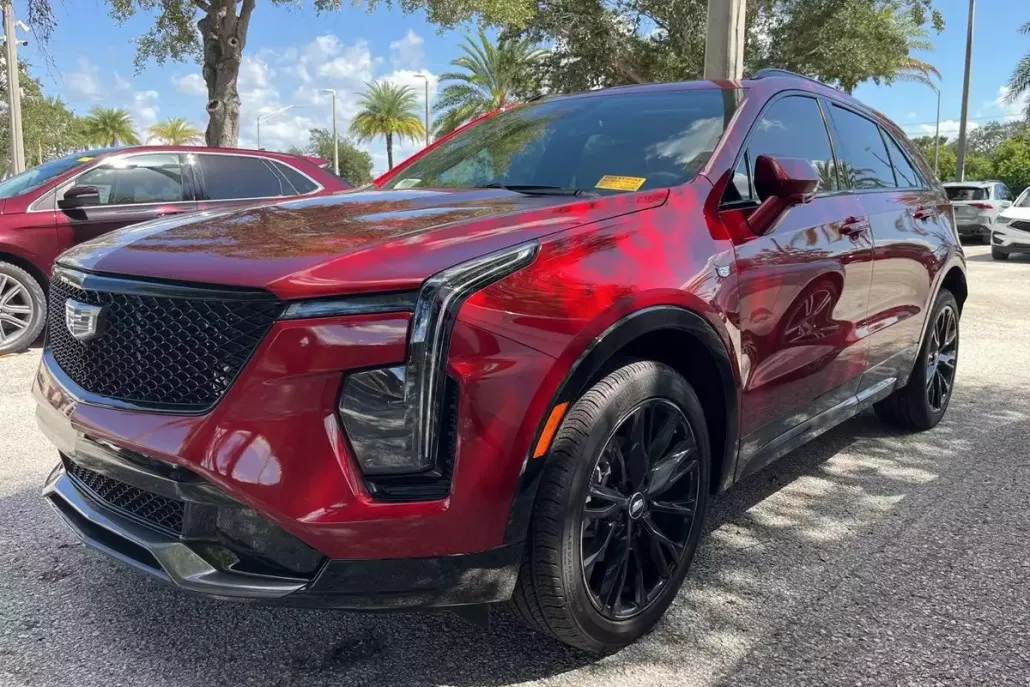 2025 Cadillac XT4 Sport photo 1