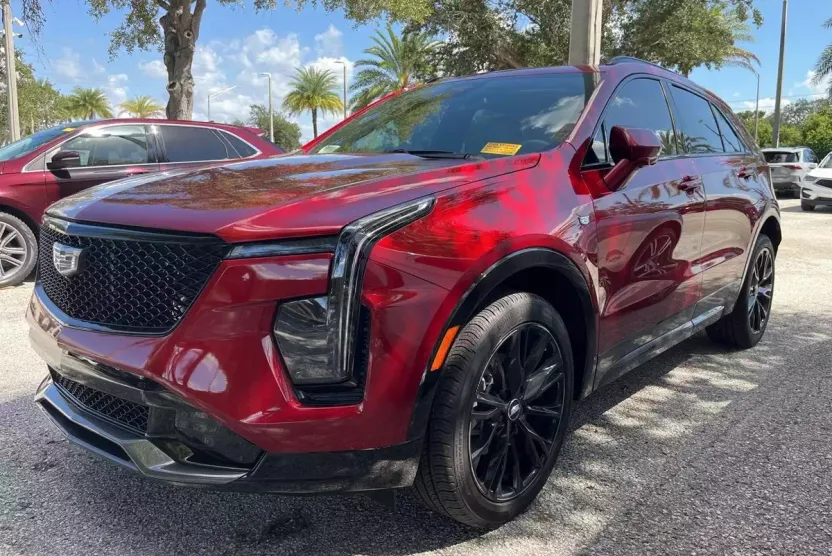 2025 Cadillac XT4 Sport photo 1