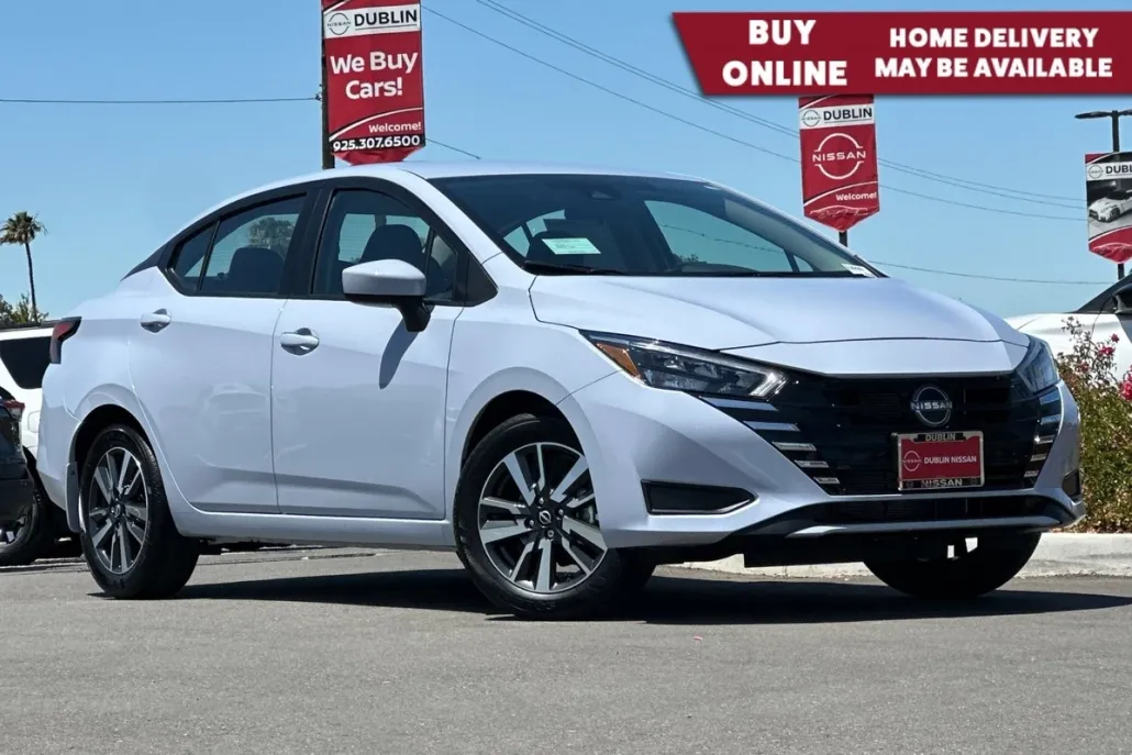2025 Nissan Versa 1.6 SV photo 1