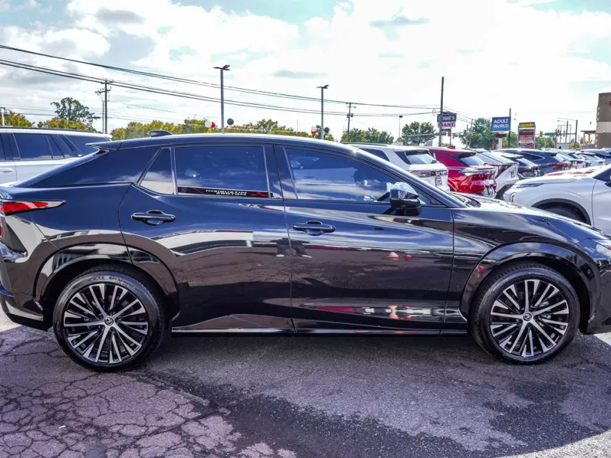 2023 Lexus RZ 450e Luxury photo 1