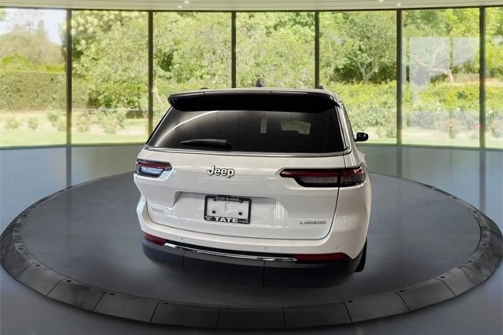 2025 Jeep Grand Cherokee Laredo photo 1