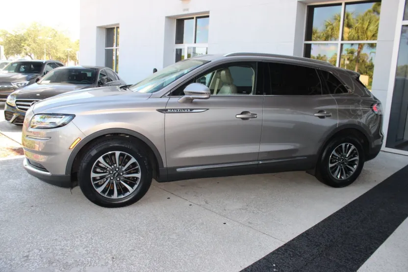 2021 Lincoln Nautilus Standard photo 1