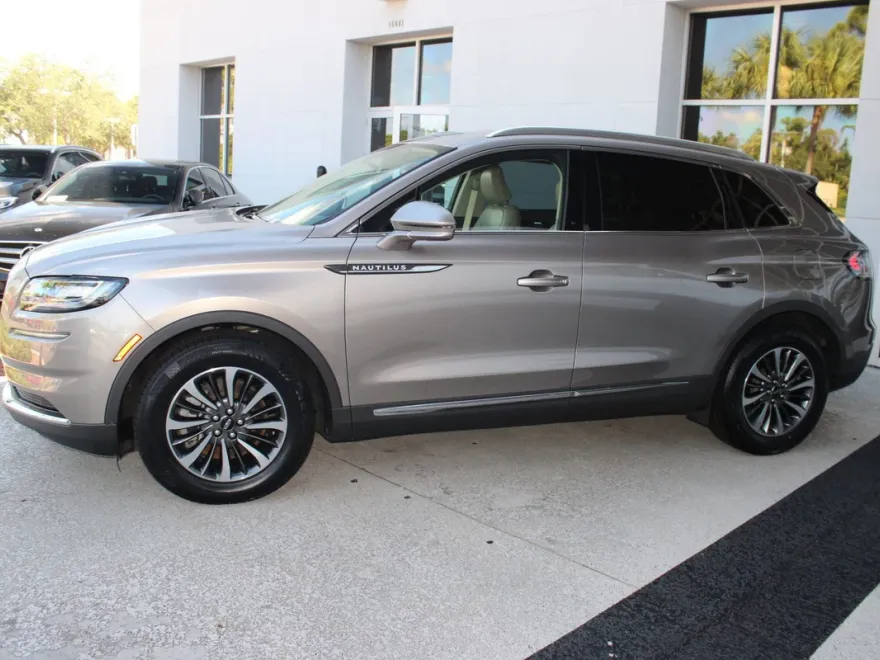 2021 Lincoln Nautilus Standard photo 1