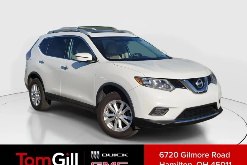 2016 Nissan Rogue SV photo 1