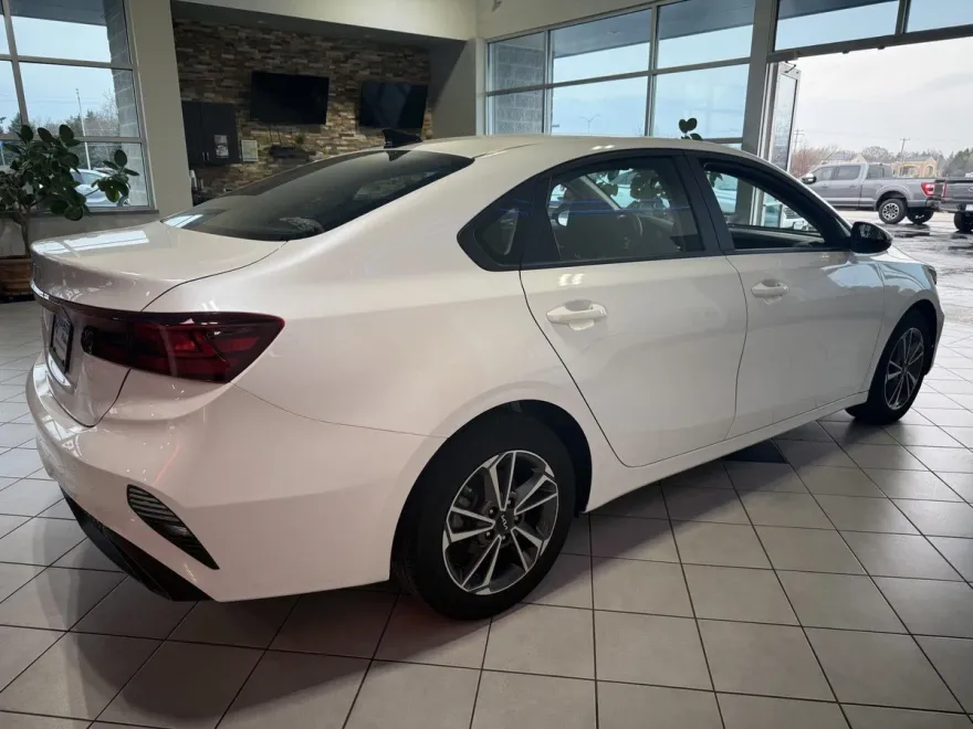 2023 Kia Forte LXS photo 7