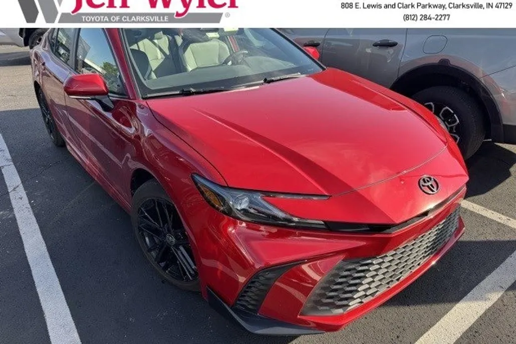 2025 Toyota Camry SE photo 1