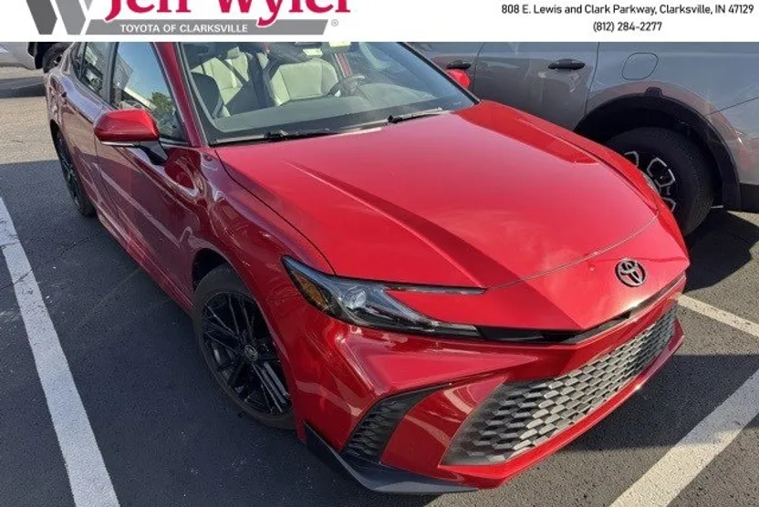 2025 Toyota Camry SE photo 1
