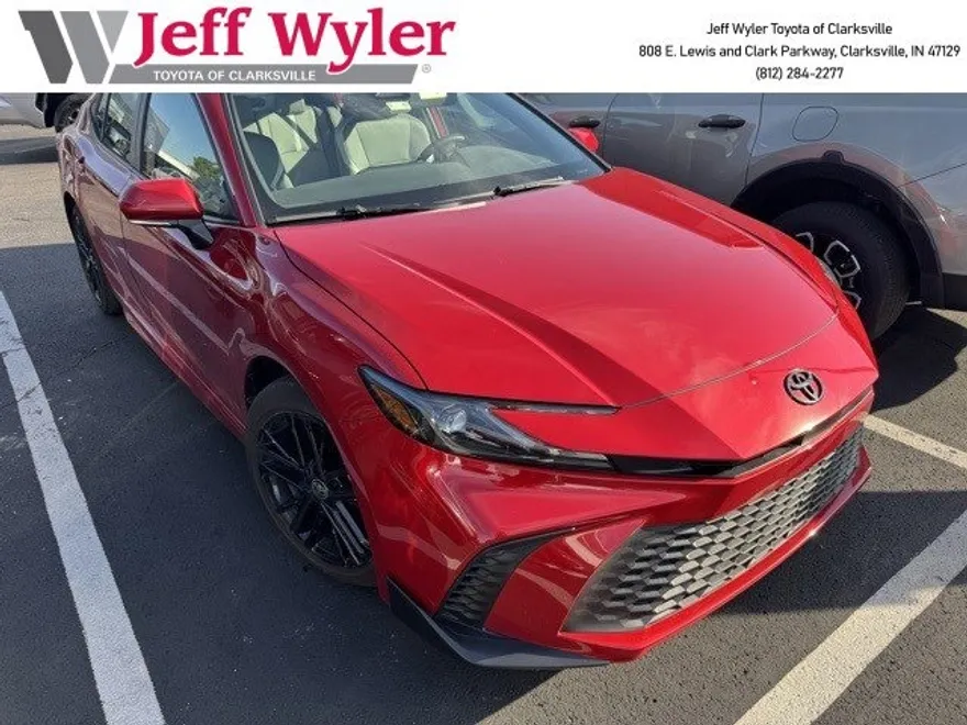 2025 Toyota Camry SE photo 1