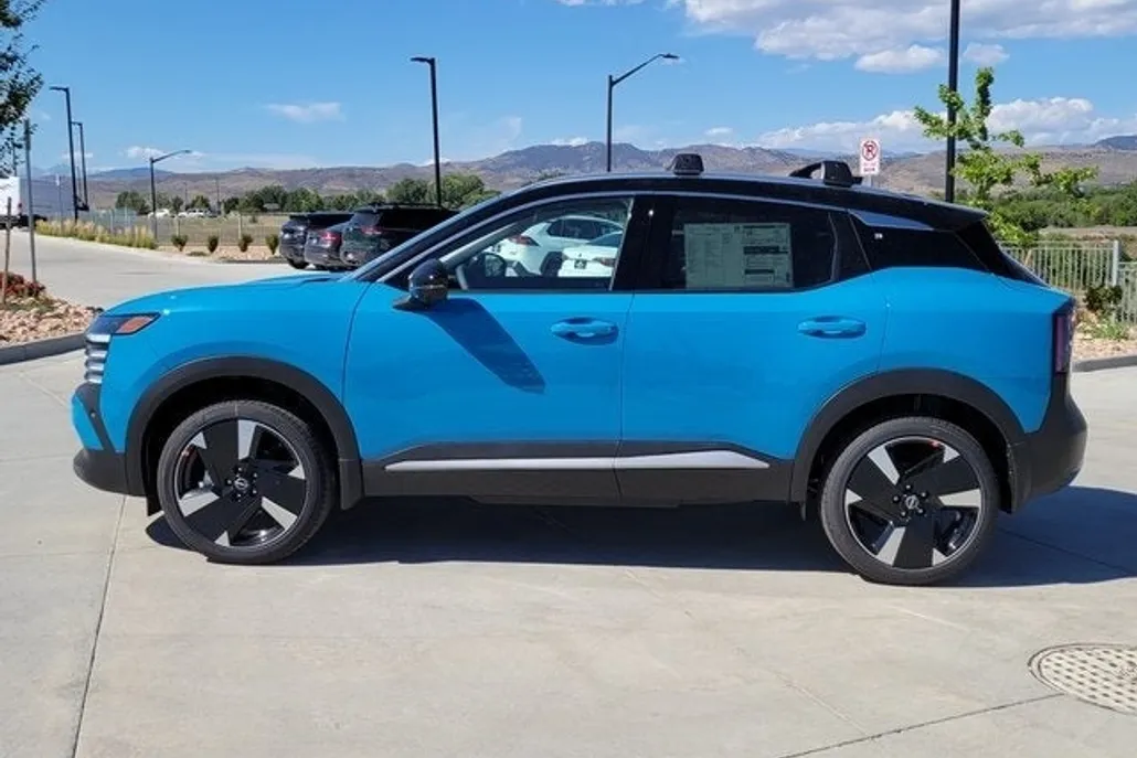 2026 Nissan Kicks SR photo 1