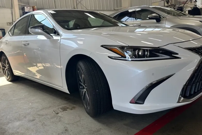 2024 Lexus ES 300h Premium photo 1
