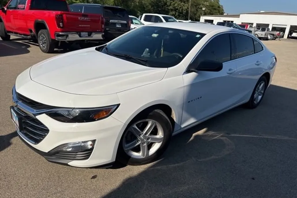 2020 Chevrolet Malibu LS photo 1