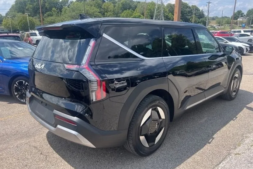 2024 Kia EV9 Light Long Range photo 1