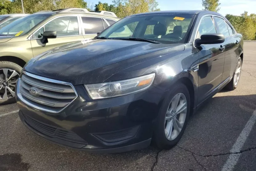 2017 Ford Taurus SE photo 1