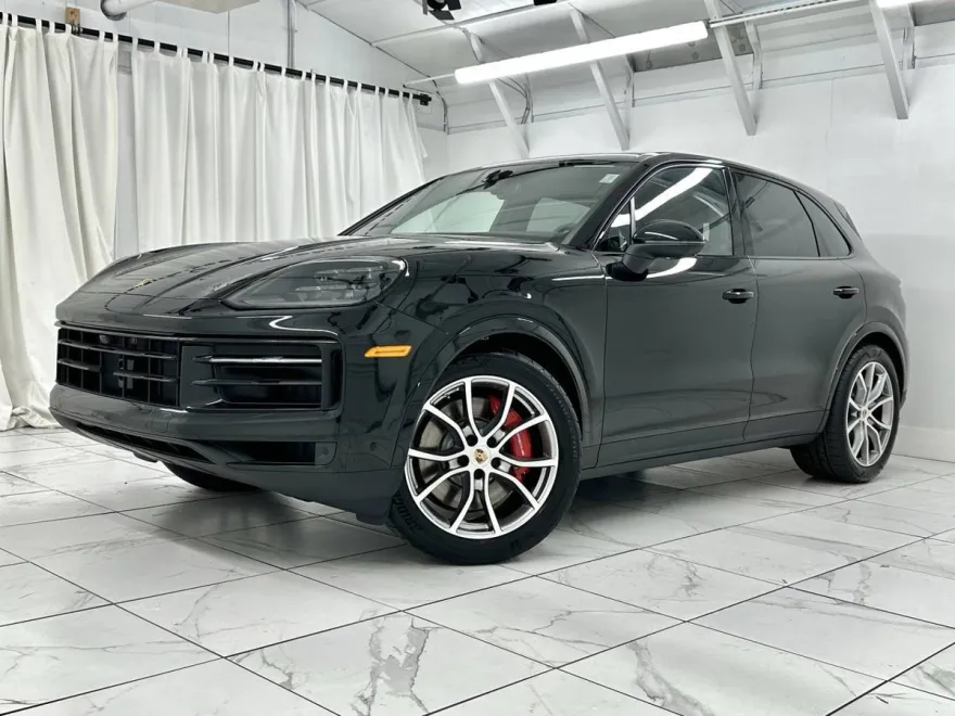 2025 Porsche Cayenne S photo 1