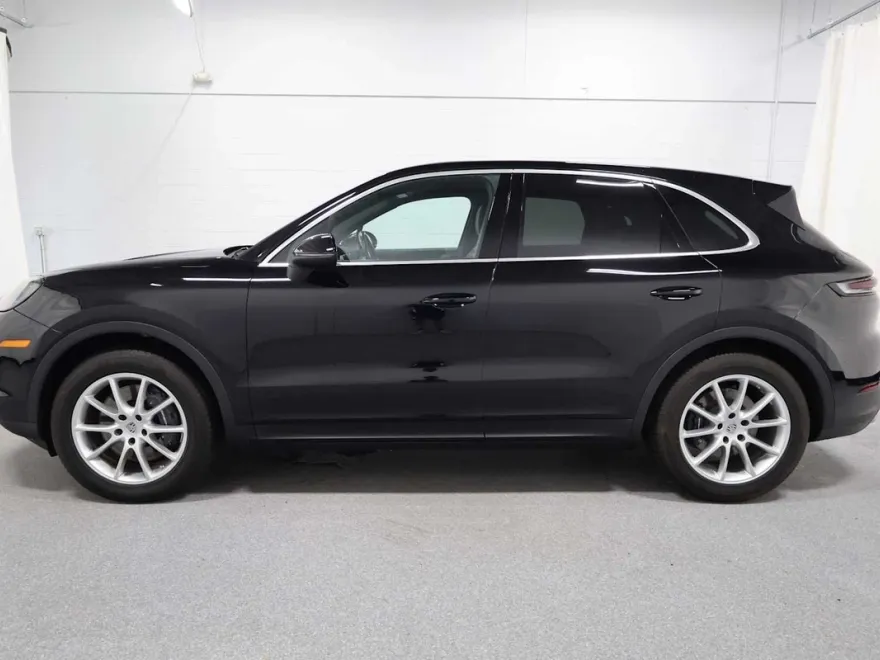 2024 Porsche Cayenne photo 1