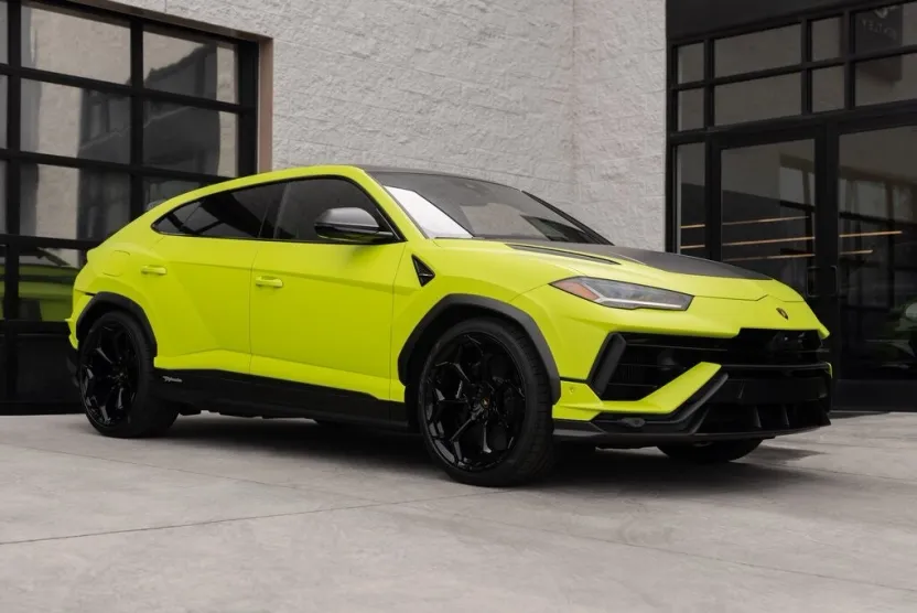 2024 Lamborghini Urus Performante photo 1