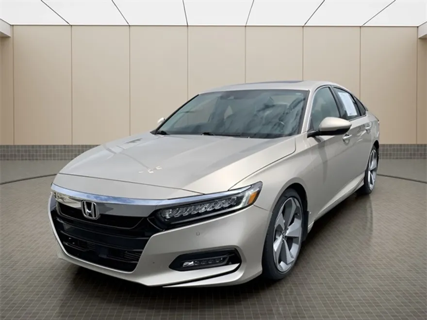 2018 Honda Accord Touring photo 1