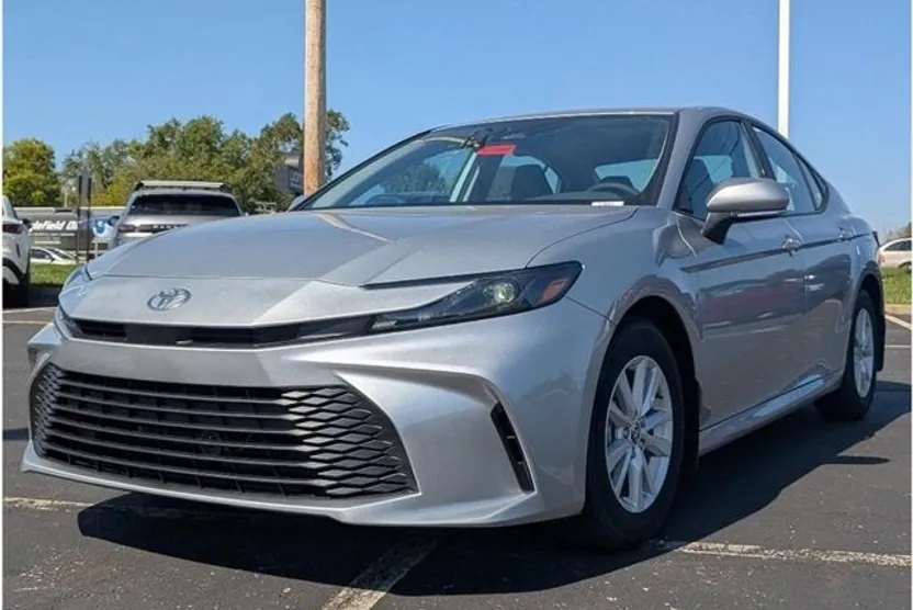 2026 Toyota Camry LE photo 1