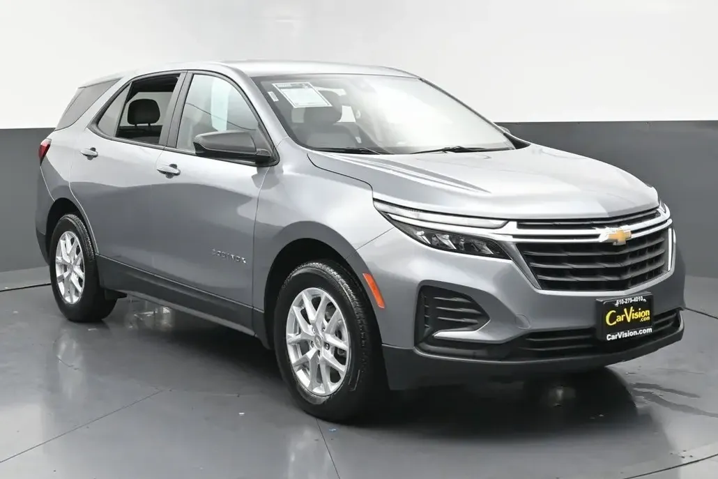 2024 Chevrolet Equinox LS photo 1
