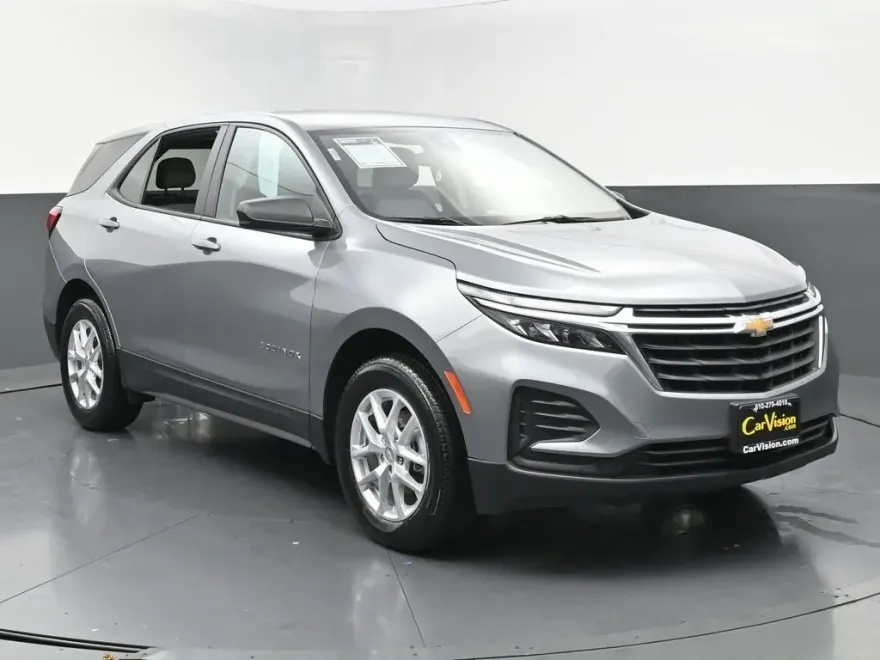 2024 Chevrolet Equinox LS photo 1
