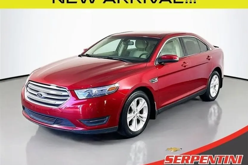 2015 Ford Taurus SEL photo 1